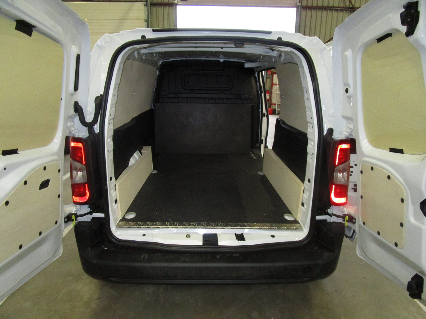 Kit habillage peuplier naturel sans plancher Partner, Berlingo, Combo, Fiorino, Proace city (L2) - AECB601A