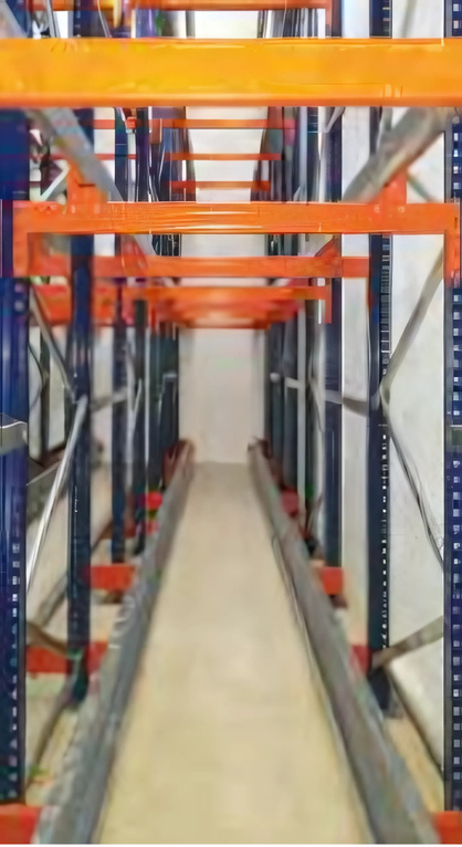 Couloirs de stockage superposés d'une installation Acti-Rack Navette